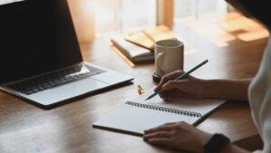 Content creator planning blog articles and working consistently on long-term blogging and online business growth.
