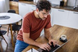 Freelancer building beginner online income systems