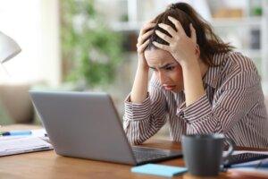 Beginner learning how to avoid make money online mistakes in 2026
