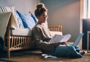 Beginner building long-term online income through blogging freelancing and digital skills in 2026.