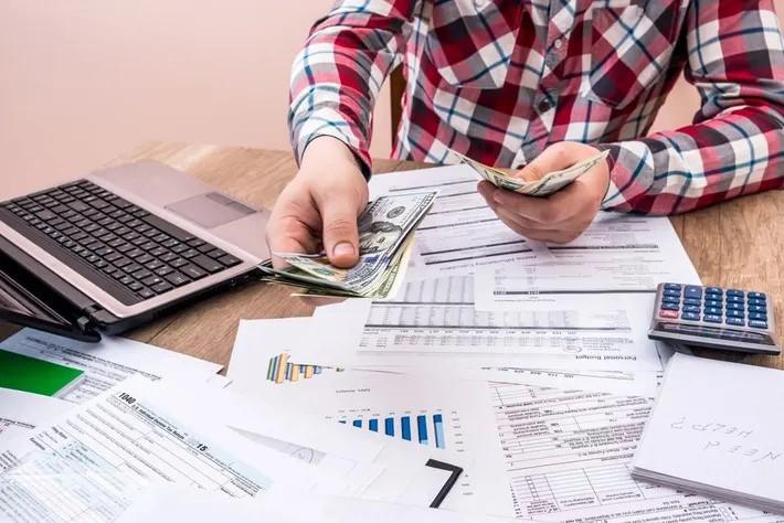 12 Easy Ways to Track Your Expenses and Find Where Your Money Goes