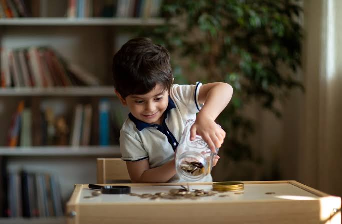 27 Realistic Ways to Save Money on a Low Income